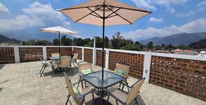Outdoor dining - We are the best choice for a quiet and comfortable stay in Antigua Guatemala (Antigua Guatemala)