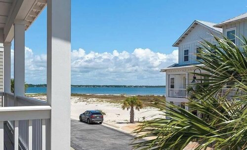Sound Views • Gated Pool + Hot Tub • Dream Maker