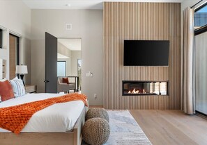 5 bedrooms, desk, iron/ironing board, travel cot - Architectural Sedona Escape | Pool, Spa, Red Rock Views, Indoor-Outdoor Living (Sedona)