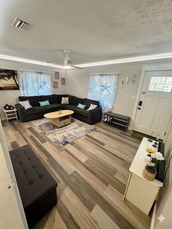 Family Friendly River City Getaway - 2br With Pool + Spacious Deck, Sleeps 9! - Jacksonville, FL