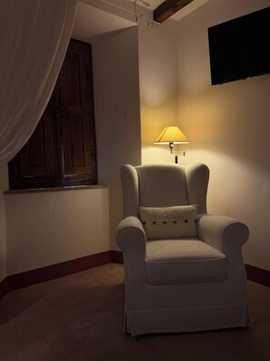 Interior - Campanile n1: Montemerano 5km from Terme di Saturnia with 2 bedrooms 2 bathrooms (Montemerano)