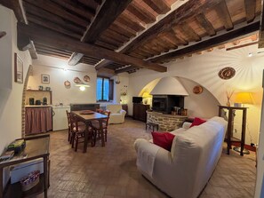 Living area - Campanile n1: Montemerano 5km from Terme di Saturnia with 2 bedrooms 2 bathrooms (Montemerano)