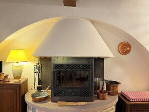 Interior - Campanile n1: Montemerano 5km from Terme di Saturnia with 2 bedrooms 2 bathrooms (Montemerano)