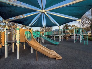 Children’s area - The Cozy Cabana 2BR New Port Richey Sims Park (New Port Richey)