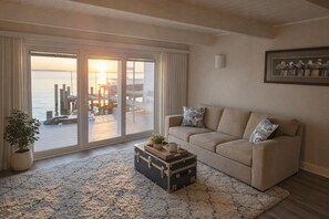 Smart TV, video games - Designer Bay View House Private Pier and Boat Slip (Ocean City)