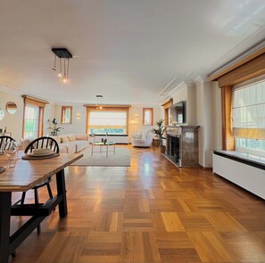 Smart TV, ping pong, offices - Luxury Villa • Pool & Spa (Hal)