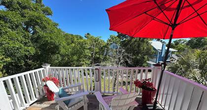 The Beach Hive - A cozy 1-bedroom treehouse apartment in Emerald Isle