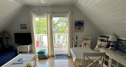 The Beach Hive - A cozy 1-bedroom treehouse apartment in Emerald Isle
