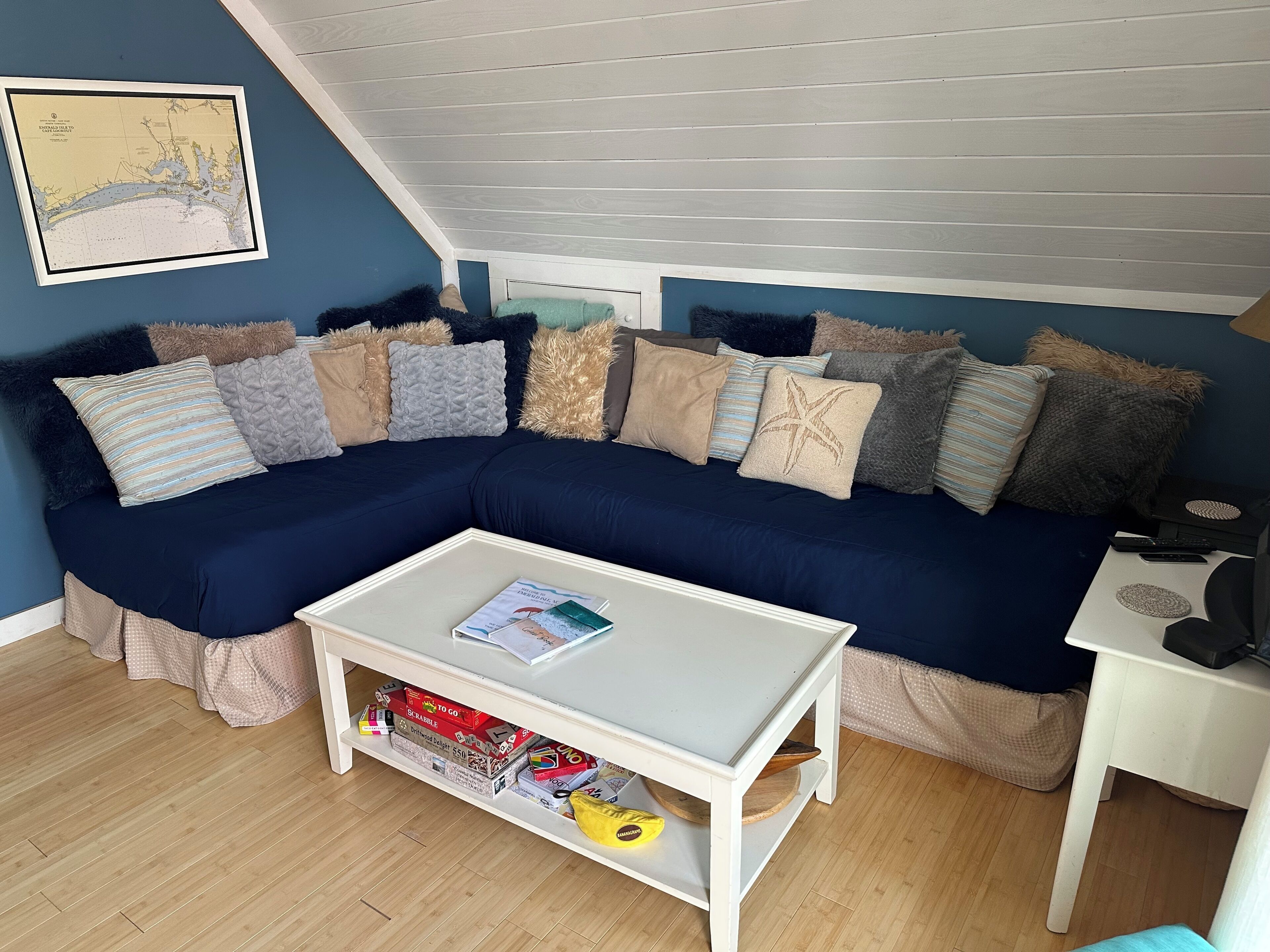 The Beach Hive - A Cozy 1-bedroom Treehouse Apartment In Emerald Isle - Cedar Point, NC