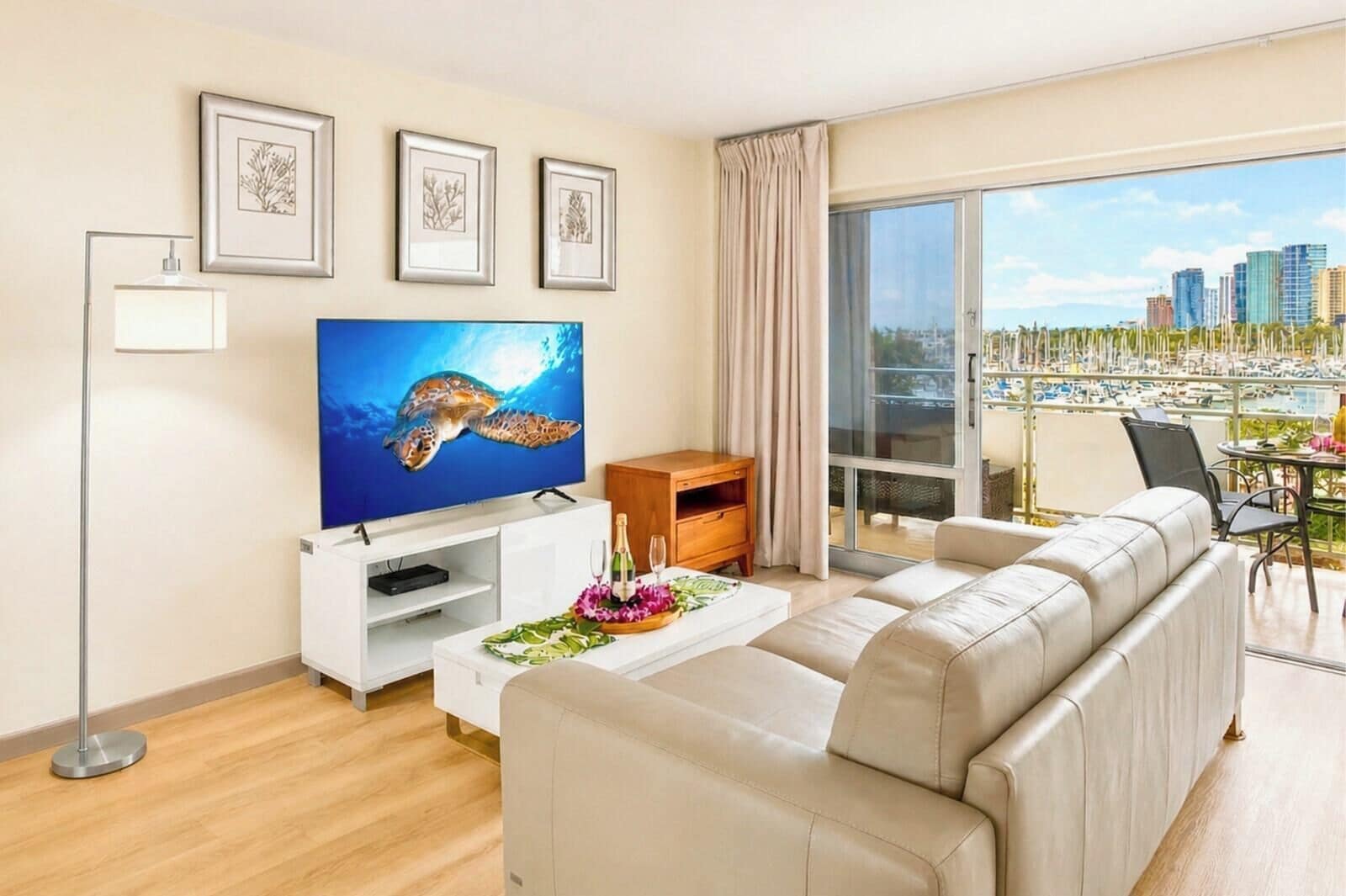 Leilighet (1 Bedroom) | Oppholdsrom | TV