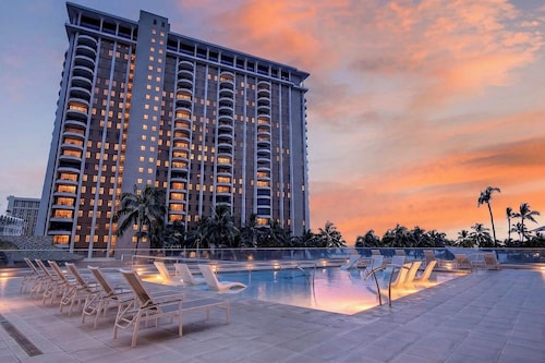 NEW KBM Resorts Free CAR Ilikai Suites Studio Oceanview Condo! Ilk-437