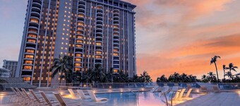 NEW KBM Resorts Free CAR Ilikai Suites Studio Oceanview Condo! Ilk-437