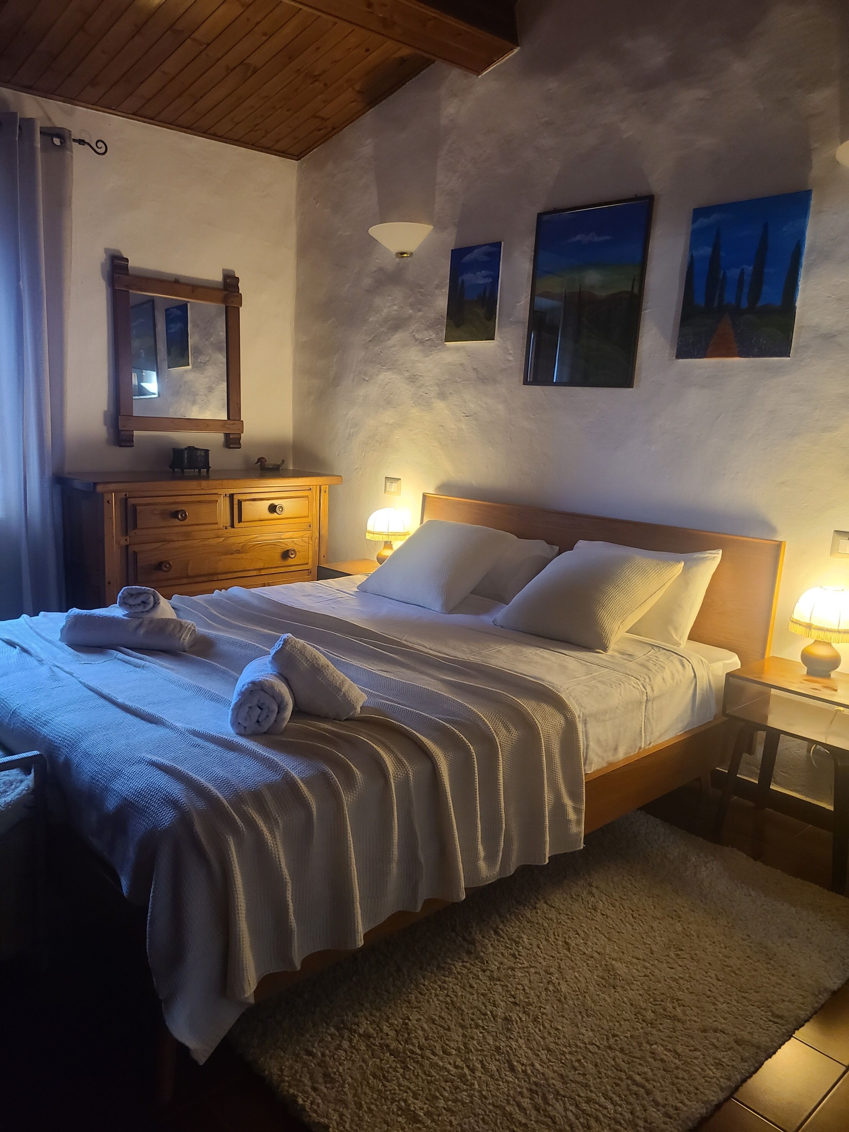 2 bedrooms, iron/ironing board, bed sheets