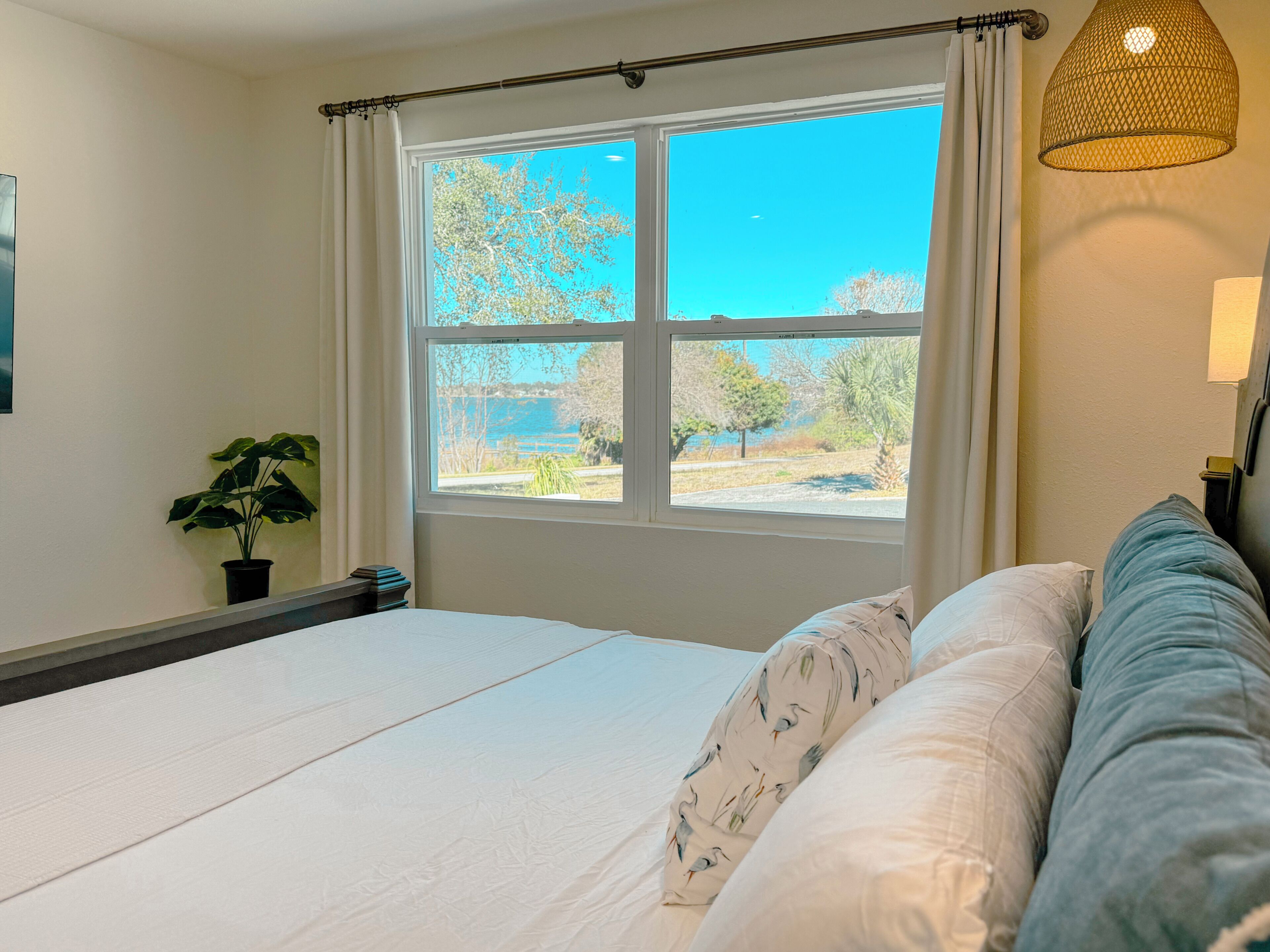 Desk, iron/ironing board, travel cot, free WiFi