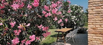 Casale Milleluci - room with private patio and hill view 10 min from the sea