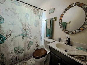 Shower, towels, shampoo - Once Upon a Tide | Oceanfront + Sleeps 8 (Playa Encanto)