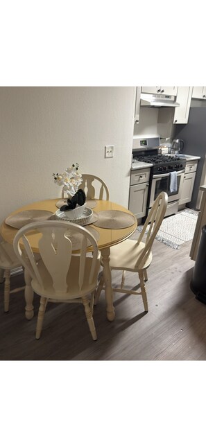 Dining - Modern 2BR  Stay w/ AC Near Venice Beach (Venice)