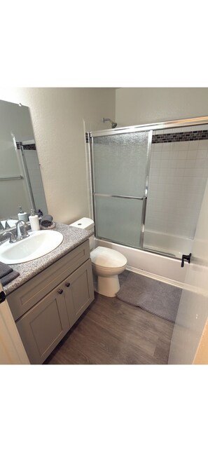 Bathroom - Modern 2BR  Stay w/ AC Near Venice Beach (Venice)