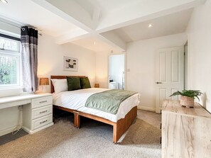 4 Schlafzimmer, Bügeleisen/Bügelbrett, kostenloses WLAN, Bettwäsche