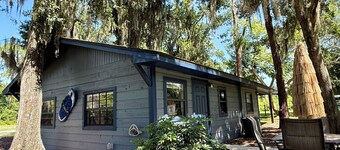 Adorable 2-bedroom Cabin in Lake Wales with Pond Views