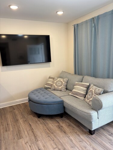 2-bedroom condo just steps from the beach and boardwalk with pool