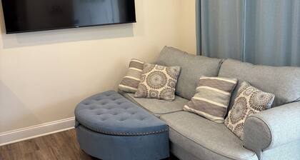 2-bedroom condo just steps from the beach and boardwalk with pool