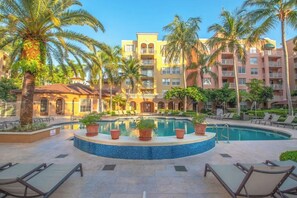 Pool - Cozy and Beautifull First Floor Apartment in Aventura Florida (Aventura)