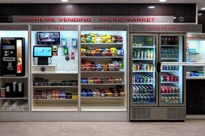 Gift shop - Cozy and Beautifull First Floor Apartment in Aventura Florida (Aventura)