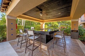 Outdoor dining - Cozy and Beautifull First Floor Apartment in Aventura Florida (Aventura)