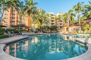 Pool - Cozy and Beautifull First Floor Apartment in Aventura Florida (Aventura)