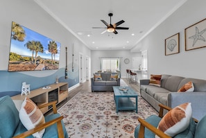 Smart TV, fireplace - Beach 3 Blocks | 5 King Beds-Heated Pool-Hot Tub (North Myrtle Beach)