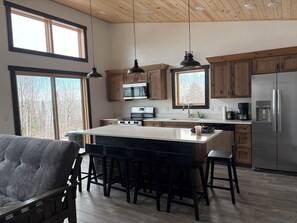 Private kitchen - 2-bedroom house on the heart of the North Shore of Lake Superior in Beaver Bay (Beaver bay)