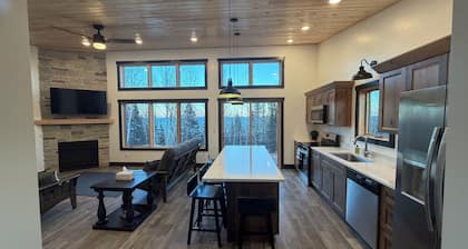 2-bedroom house on the heart of the North Shore of Lake Superior in Beaver Bay