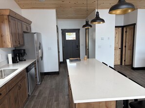 Private kitchen - 2-bedroom house on the heart of the North Shore of Lake Superior in Beaver Bay (Beaver bay)
