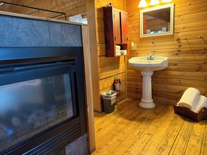 Interior - Cabin 5 M.Y. Cabin (West Union)