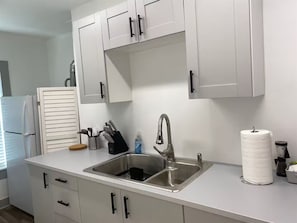 Private kitchen - Midtown / King Bed /  Mins to Downtown and Med Ctr. (Houston)