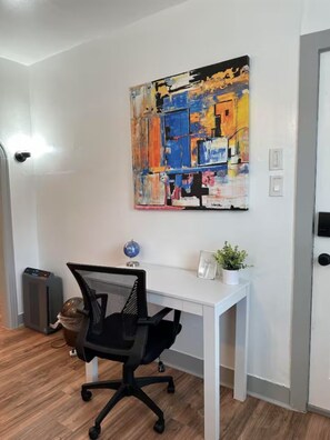 Interior - Montrose / King Bed / Close to Downtown and Med Ctr (Houston)