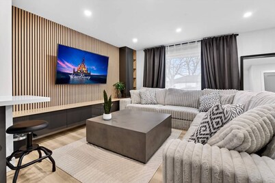 6BR Modern Oasis | Near Niagara Falls & Wineries