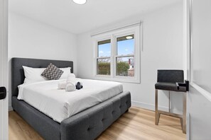 6 bedrooms, iron/ironing board, WiFi, bed sheets