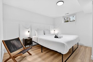 6 bedrooms, iron/ironing board, WiFi, bed sheets