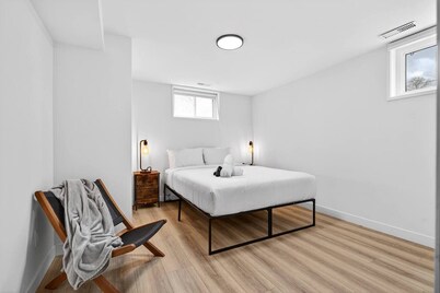 6BR Modern Oasis | Near Niagara Falls & Wineries