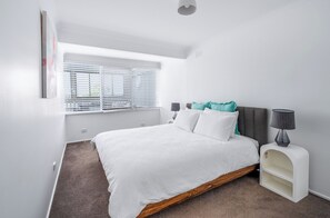 Room - 550m to Beach | SPA and Large Backyard | Sleep 9 (Ocean Grove)