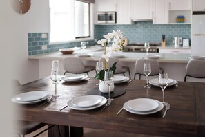 Dining - 550m to Beach | SPA and Large Backyard | Sleep 9 (Ocean Grove)