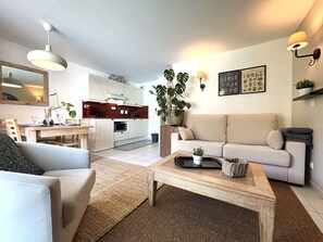 TV - Fouesnant Beg Meil, 100m from the beach, beautiful apartment with swimming pool (BEGMEIL)