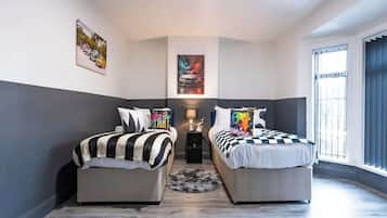 Iron/ironing board, WiFi, bed sheets