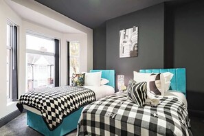 4 chambres, fer et planche à repasser, Wi-Fi gratuit, draps fournis