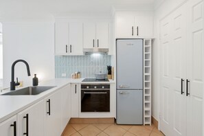 Private kitchen - Santorini Palms - Relaxing Coastal Escape (Miami)