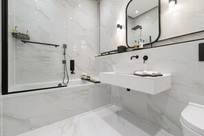Presidential Apartment, 3 Bedrooms | Bathroom - Luxury Georgian City Retreat 5-Star Location (Edinburgh)