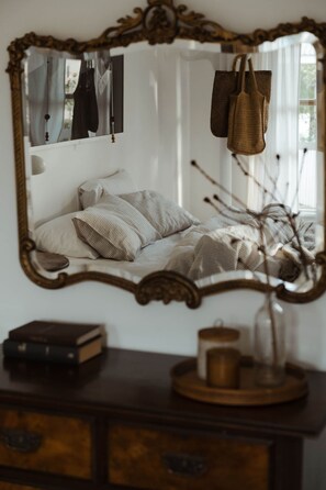 3 habitaciones, tabla de planchar con plancha, wifi y ropa de cama 