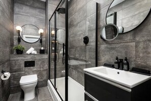 Bathroom - Luxury City Centre Apartments  (Edinburgh)
